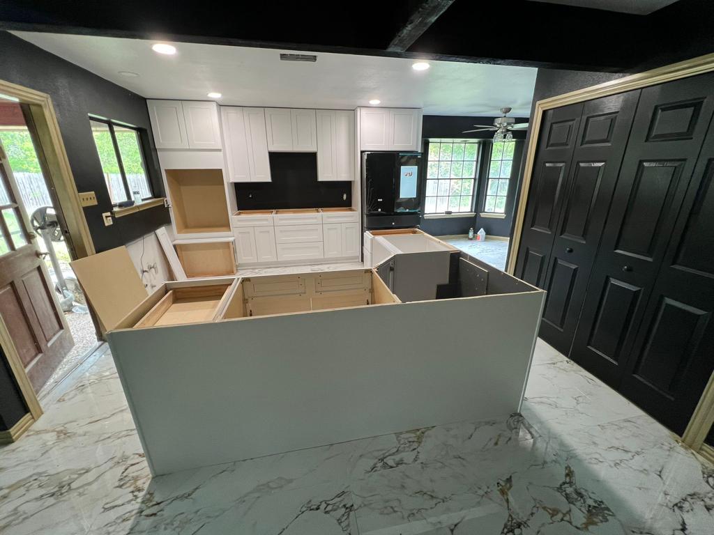 Why Arizona Homeowners Prefer Local Cabinet Suppliers Over Big Brands